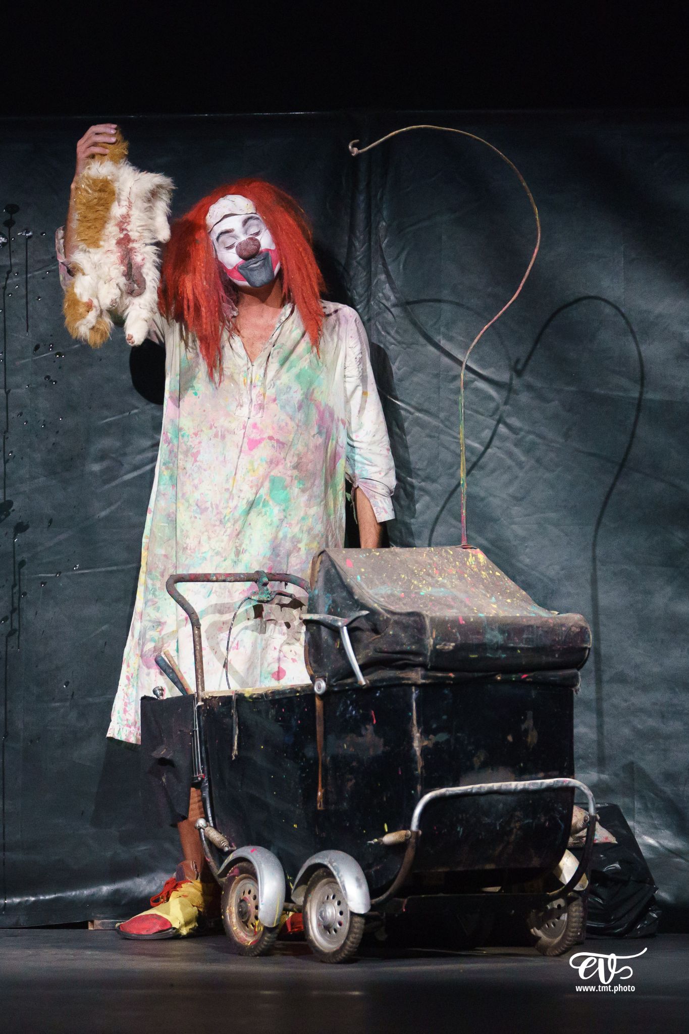 TROP PRÈS DU MUR (TYPHUS BRONX)